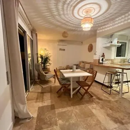 Recente Avec Piscine Villa *