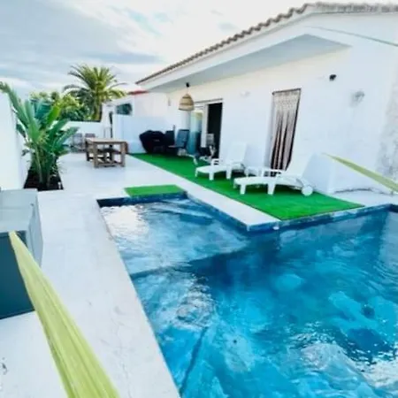 Recente Avec Piscine Villa *